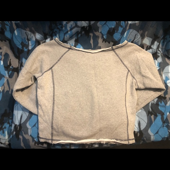 sweatshirt - Picture 2 of 5